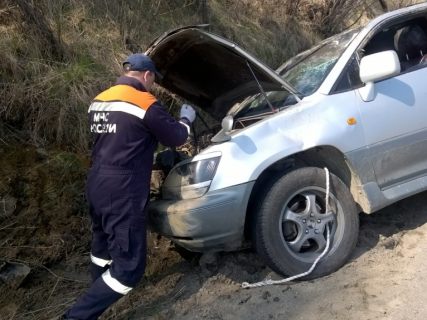 Спасатели Магадана приняли участие в ликвидации последствий ДТП в Магадане « автомагадан