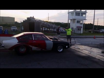 На соревнованиях по дрэг-рейсингу Showtime Dragstrip во Флориде (США) «заряженный» Chevrolet взорвался на стартовой прямой в Магадане « автомагадан