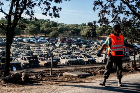 422 автомобиля сгорели дотла, пока их владельцы слушали музыку в Магадане « автомагадан