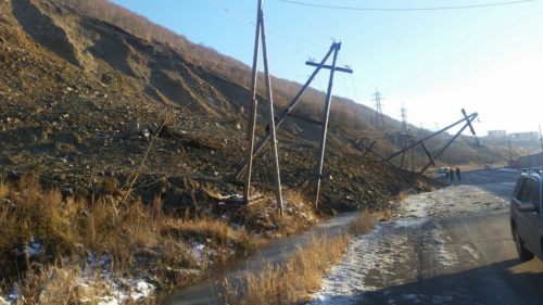 В Магадане на Портовом шоссе сошел оползень в Магадане « автомагадан