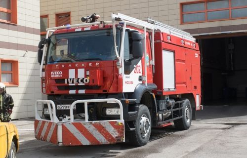 МЧС и «скорой» разрешат таранить машины во дворах в Магадане « автомагадан