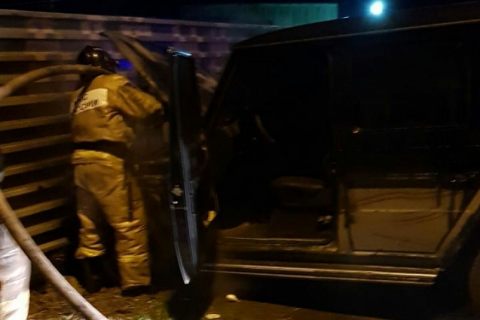 В Магадане ночью сгорели Mercedes Gelandwagen и Mitsubishi Libero в Магадане « автомагадан