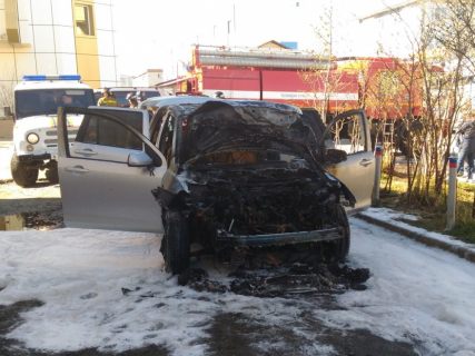 Магаданские спасатели ликвидировали последствия ДТП с загоранием автомобиля в Магадане « автомагадан