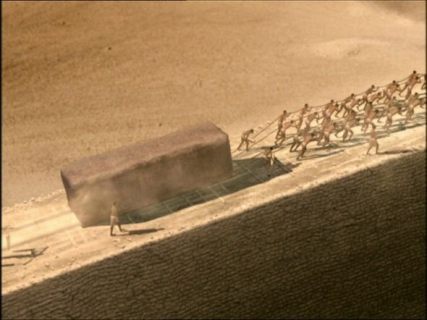 Отсыпкой обочин велодорожки занимаются сегодня специалисты ГЭЛУД в Магадане « автомагадан