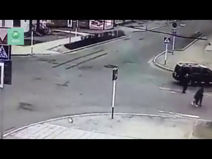 В Магадане лихач едва не сбил двух девушек на светофоре, а потом избил их в Магадане « автомагадан