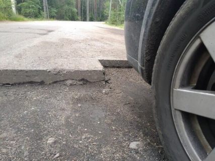 Что будет с Жигулем, если наехать на яму в Магадане « автомагадан